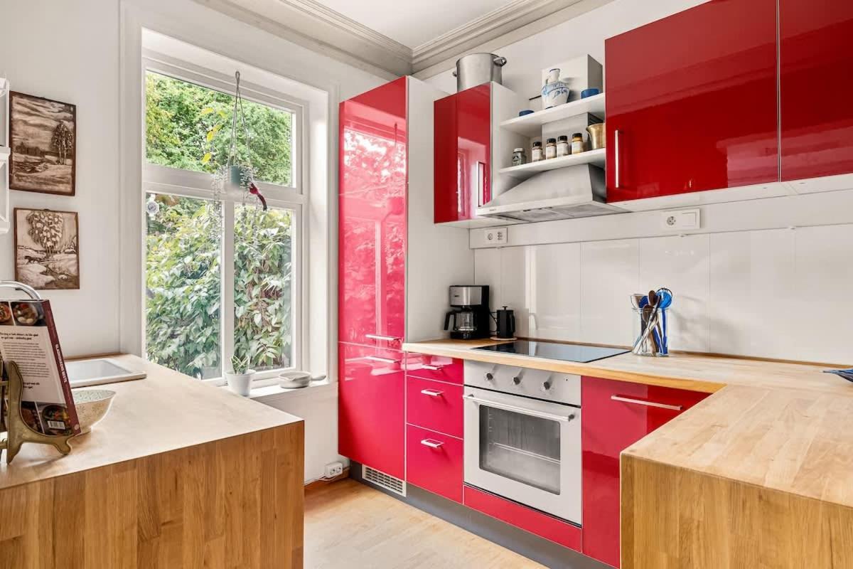 Apartment Dinbnb I Characteristic Townhouse With Bathtub